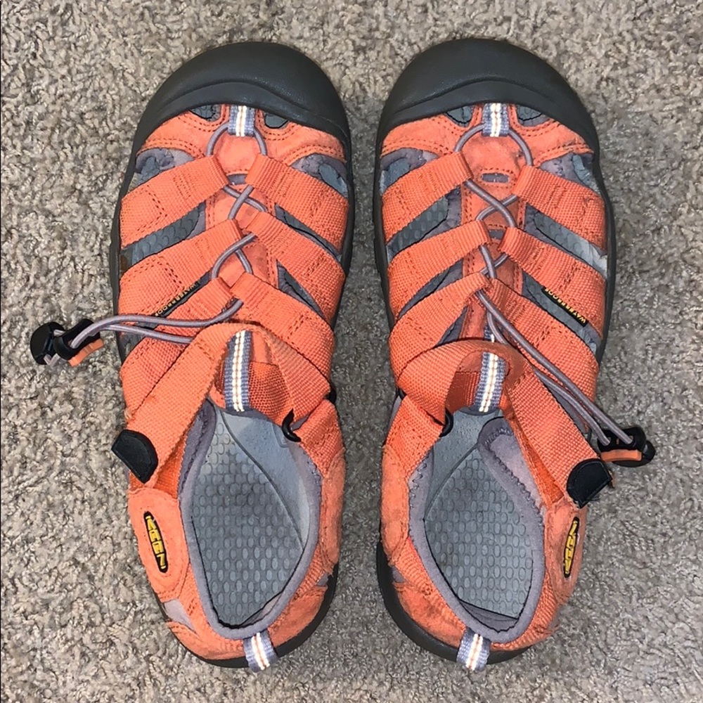 Keen Men’s Shoes size 6